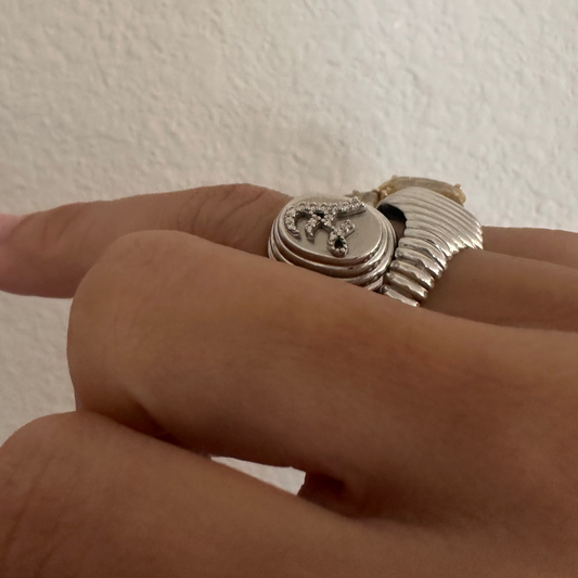 Harlow Signet Ring